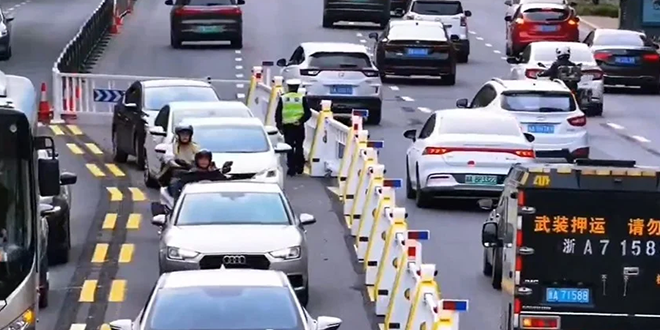 في 40 ثانية فقط.. 18 روبوتاً ينهون الاختناقات المرورية في وقت الذروة
