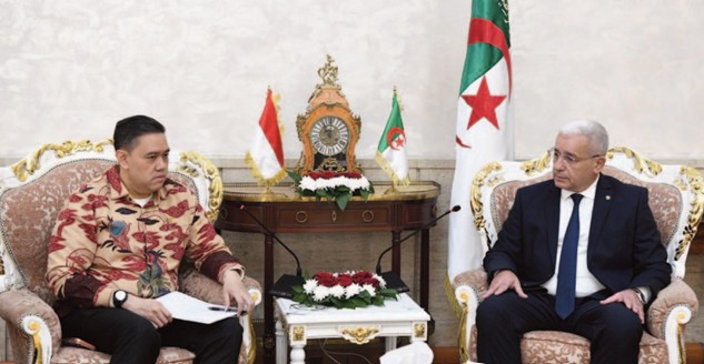 بوغالي يستقبل نائب رئيس لجنة مجلس النواب الأندونيسي المكلف بالشؤون الخارجية والدفاع والاتصال