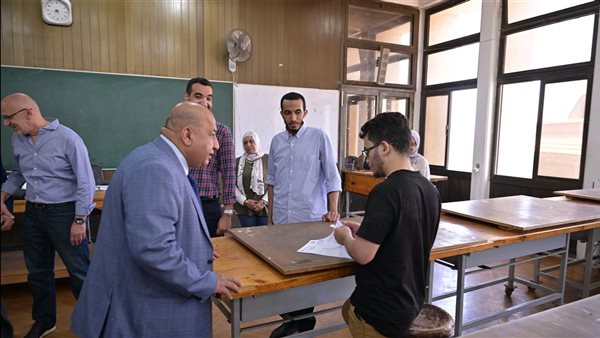نائب رئيس جامعة القاهرة يتابع امتحانات الفصل الدراسي الثاني بعدد من الكليات (صور)