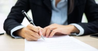 إعارة الموظف فى القانون.. ضوابط واضحة لتنظيم العمل داخل مصر وخارجها