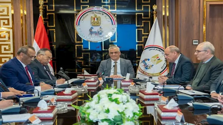 وزير الإنتاج الحربي يتابع معدلات إنتاج وتوريد الذخائر