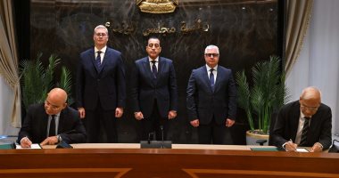 رئيس الوزراء يشهد توقيع عقد إنشاء مشروع إندوراما مصر للأسمدة بالمنطقة الاقتصادية لقناة السويس: إضافة نوعية لقطاع الصناعات الاستراتيجية فى مصر.. يوفر 3000 فرصة عمل باستثمارات 525 مليون دولار للمرحلة ال
