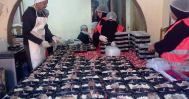 مبادرة مطبخ المصرية توزع 1400 وجبة إفطار بكوم إمبو فى أسوان