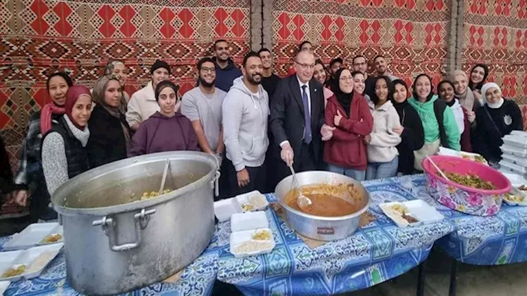 السفير التركي في إفطار المطرية!.. صورة المخلل تكشف مفاجأة