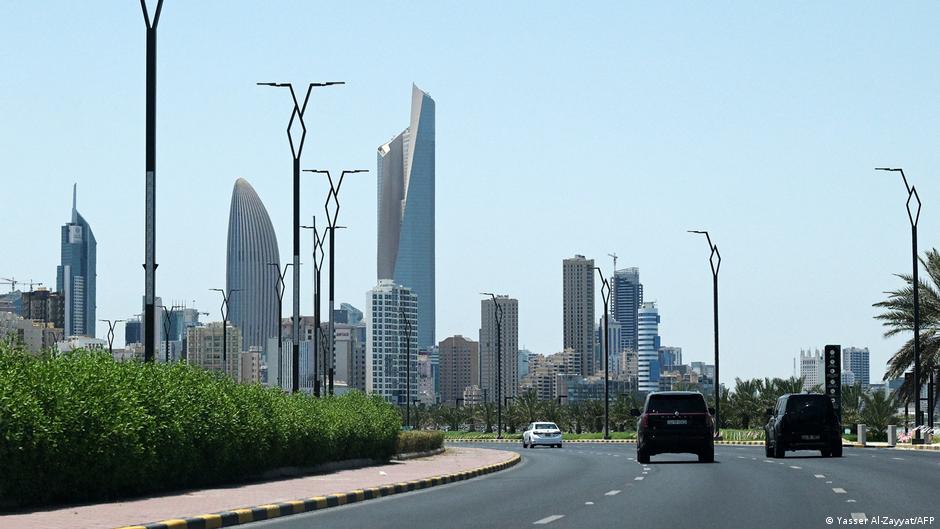 أكثر من ألفي شخص .. الكويت تواصل حملة سحب الجنسيات