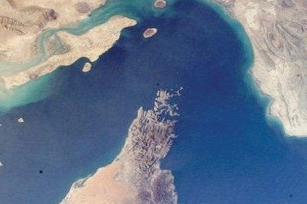 ستارمر وماكرون يستضيفان محادثات حول مضيق هرمز في باريس يوم الجمعة