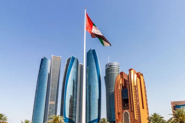 وفاة شخص إثر سقوط شظايا صاروخ باليستي في أبوظبي
