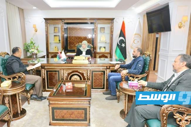 الكيلاني تتابع إعداد قوائم المستفيدين من منحة الزوجة والأولاد