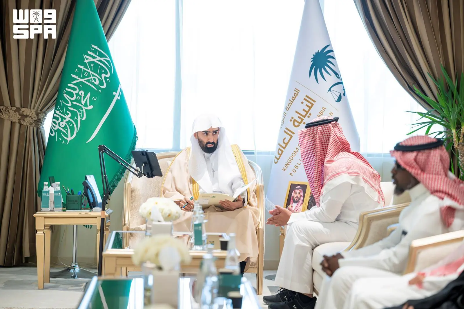 النائب العام يلتقي المستفيدين ويوجّه بسرعة دراسة الطلبات وإنجازها