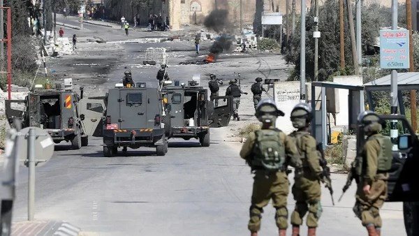 إصابة 4 فلسطينيين برصاص قوات الاحتلال وسط قطاع غزة
