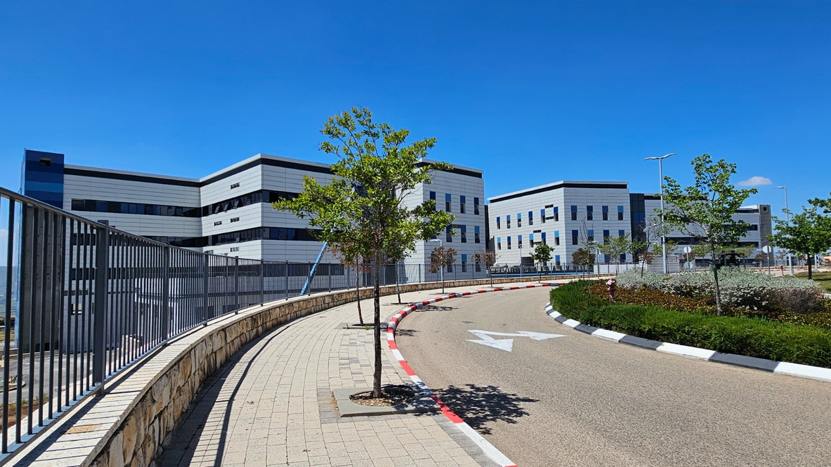 إصابة عامل (31 عامًا) إثر سقوطه من ارتفاع ستة أمتار خلال عمله بورشة بناء في كفركنّا