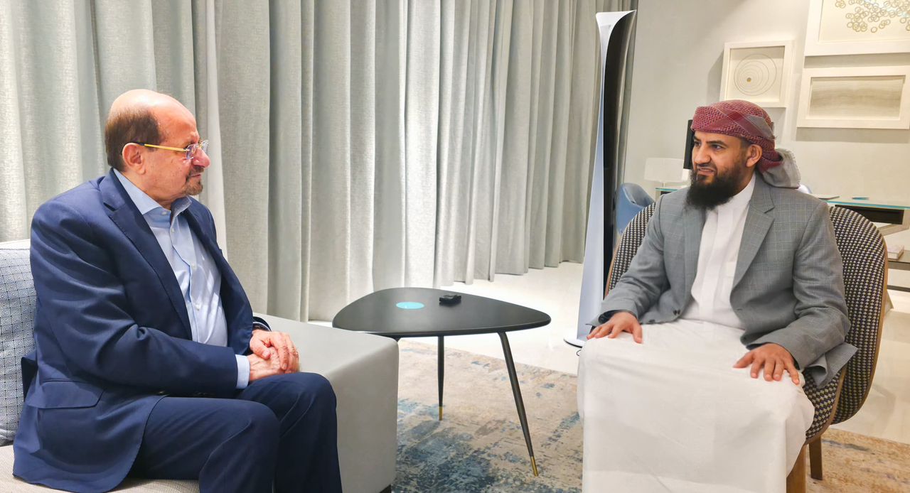عضو مجلس القيادة عبدالرحمن المحرّمي يلتقي رئيس مجلس الوزراء الدكتور شائع الزنداني
