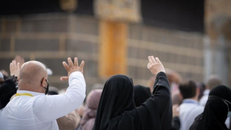 الحجاج المتعجلون يؤدون طواف الوداع