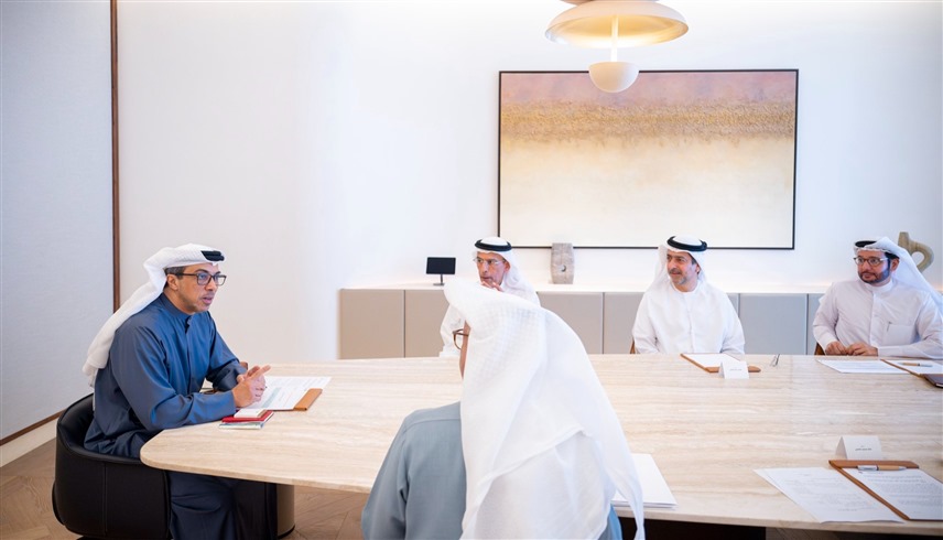 منصور بن زايد يعتمد حزمة دعم استباقية لتعزيز مرونة القطاع المالي والاقتصاد الوطني