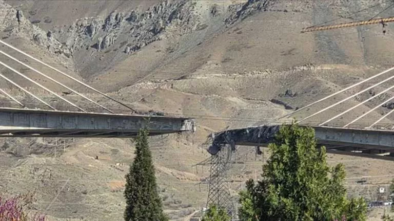 قصف جسر "بي 1" في كراج الإيرانية