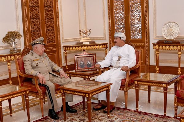 وزيرُ المكتب السُّلطاني يستقبلُ رئيس أركان الجيش الوطني الشعبي الجزائري