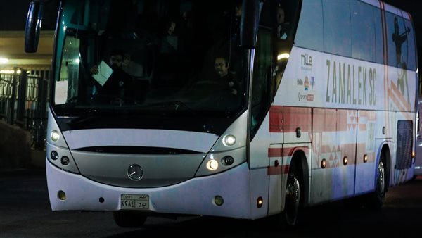 حافلة الزمالك تصل ملعب قناة السويس استعدادا لمواجهة سيراميكا