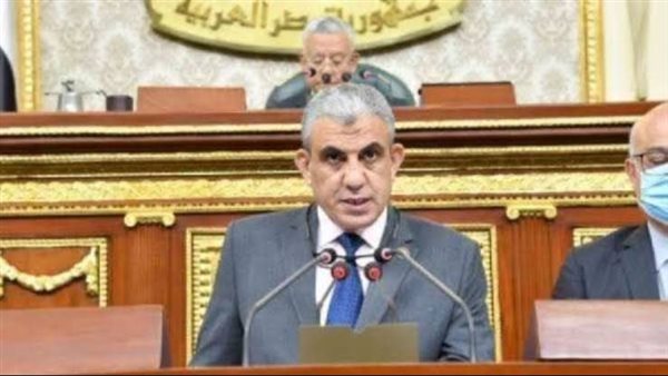 عادل عبد الفضيل: وسام العمل من الرئيس السيسي رسالة تقدير لكل عمال مصر