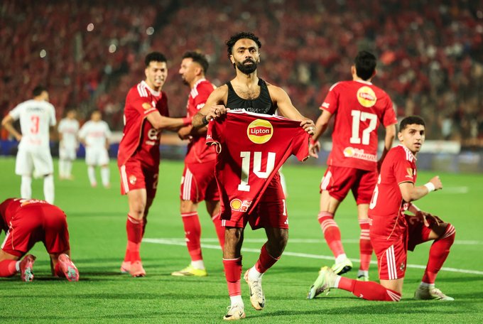 الأهلي يقسو على الزمالك بثلاثية في الدوري المصري