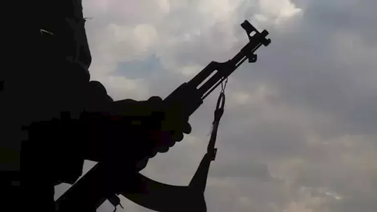 معاكسة فتاة تشعل مشاجرة مسلحة في الزاوية الحمراء