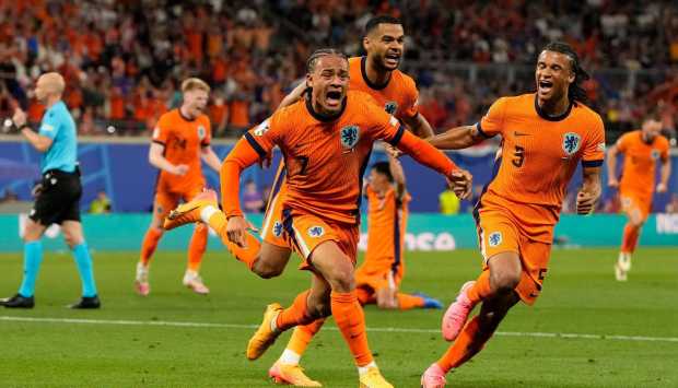 هولندا تحقق رقما قياسيا جديدا وتتفوق على البرازيل بكأس العالم