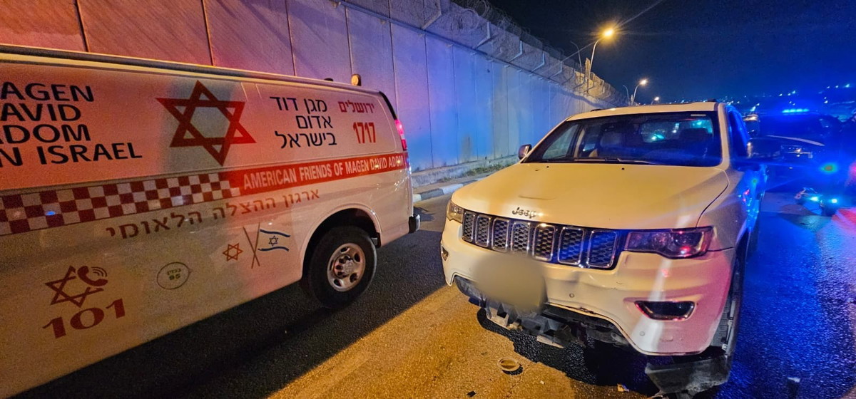 منطقة القدس: إصابة شاب بجراح خطيرة إثر حادث طرق على شارع 1