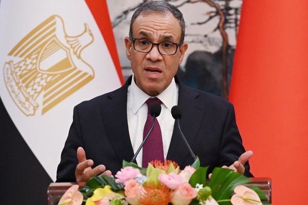 وزير الخارجية المصري يبحث هاتفيًا مع نظيره البحريني سُبل احتواء التصعيد الإقليمي الراهن