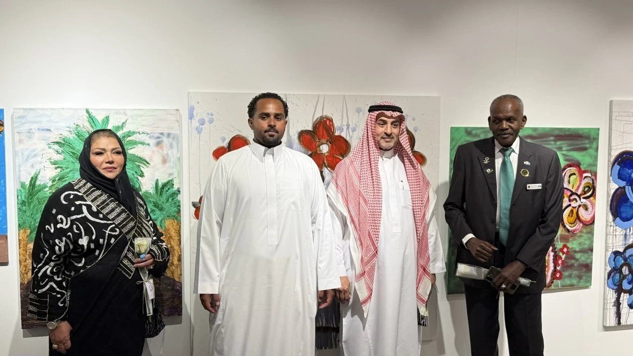 جدة تحتضن أول معرض تشكيلي للأمير أحمد بن فيصل