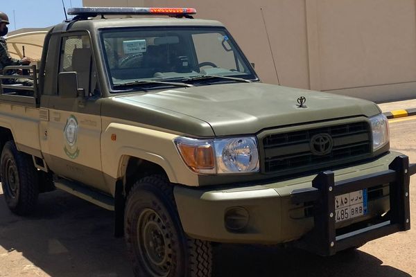 دوريات الأفواج الأمنية بمنطقة عسير تقبض على شخصَين