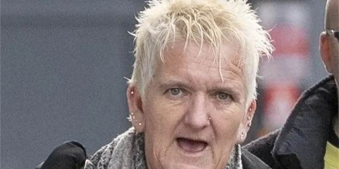 تشويه بمواد كيميائية وضرب بالعصى.. بريطانية تستعبد امرأة لـ25 عاماً في “بيت الرعب”