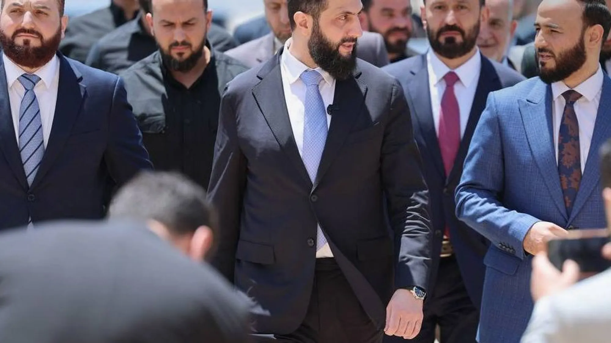 رسالة مكتوبة بخط الشرع في حلب.. لمن وماذا جاء فيها؟