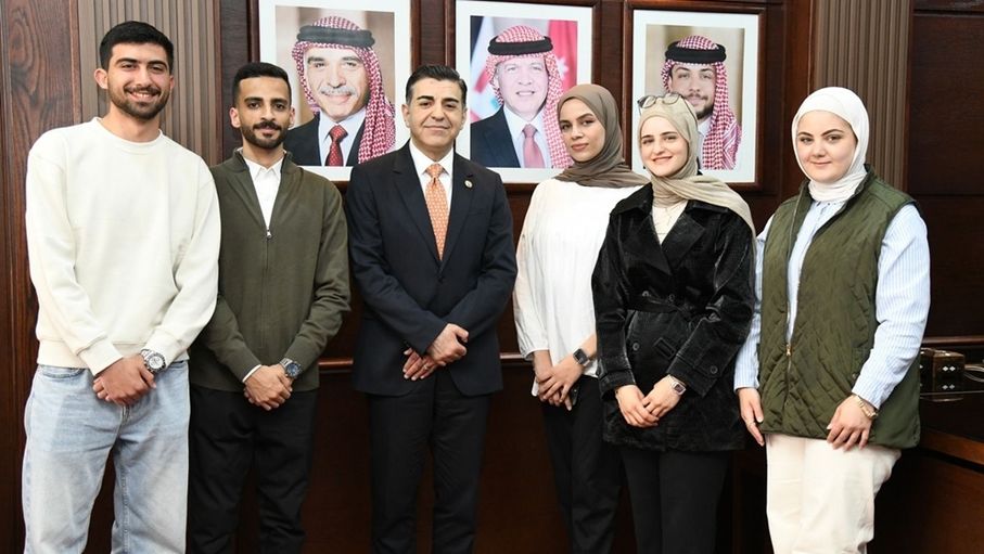 تكريم طلبة جامعة العلوم والتكنولوجيا الفائزين ببرنامج تدريب بحثي عالمي في كندا