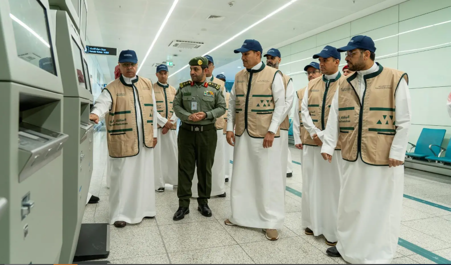 وزير النقل يعلن اكتمال مناقلة الصالات في مطار الملك خالد بالرياض