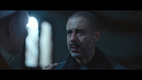 مسلسل أب ولكن الحلقة 7، محمد فراج يتعرض للخيانة من أقرب صديق له