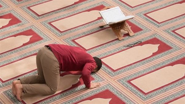 ماذا أفعل حال نسيان التشهد الأوسط في الصلاة؟ أمين الفتوى يجيب (فيديو)