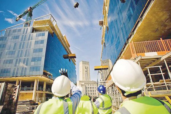 «النفط والصناعة والتعدين» تدفع الاقتصاد السعودي للنمو 5 %