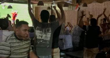 فرحة وسعادة أمام الشاشات بالدقهلية بعد تقدم المنتخب على نيوزيلندا