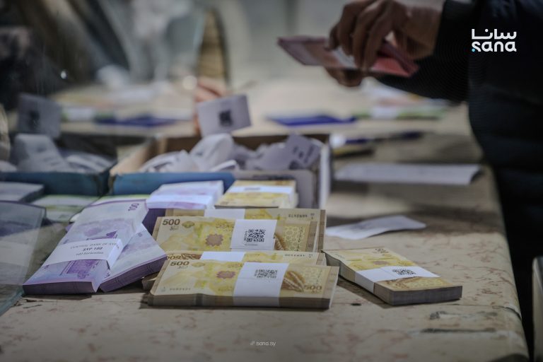 وزراء يرحبون بزيادات الأجور والرواتب في سوريا