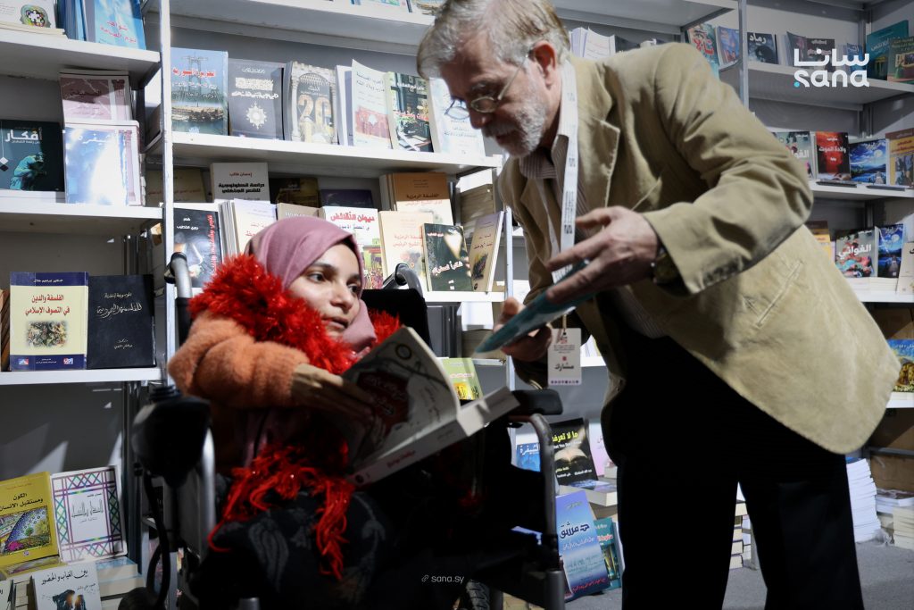 معرض دمشق للكتاب يتيح لذوي الإعاقة مساحة للإلهام والاندماج الثقافي