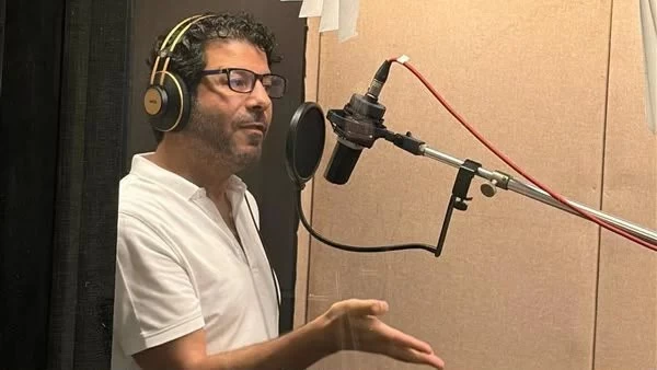 إياد نصار يخوض تجربة إذاعية جديدة عبر «ظل الساعي»