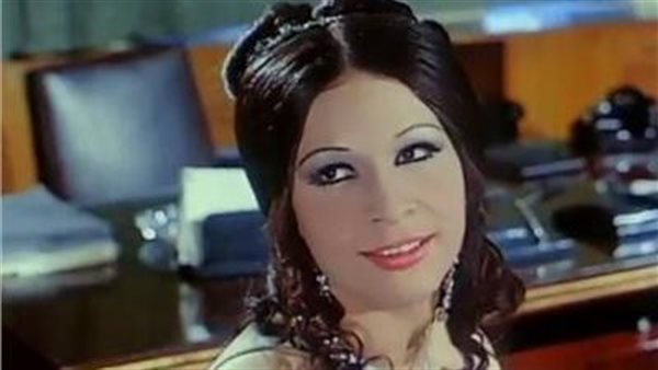 دينا تقدم العزاء لأسرة الفنانة سهير زكي