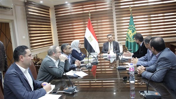 محافظ القليوبية يعقد اجتماعًا لاستكمال مناقشة مشروع استغلال ممشى النيل في بنها
