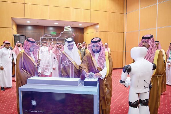 محمد بن عبدالعزيز يدشن «قافلة التنمية الرقمية» بمحافظات جازان