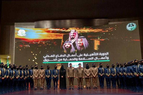 الدفاع المدني يحتفل بتخريج (40) مجندة في مجالات السلامة والوقاية من الحريق