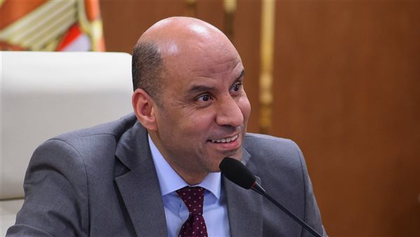 وزير العمل يستعرض خطة المرحلة المقبلة مع القيادات التنفيذية بالوزارة