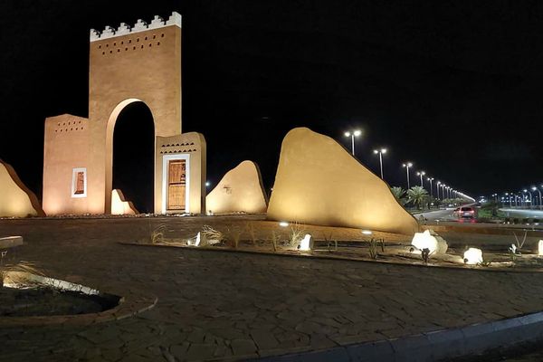 تطوّر المشهد الحضري بميدان بوابة نجد الشرقية في القرية العليا
