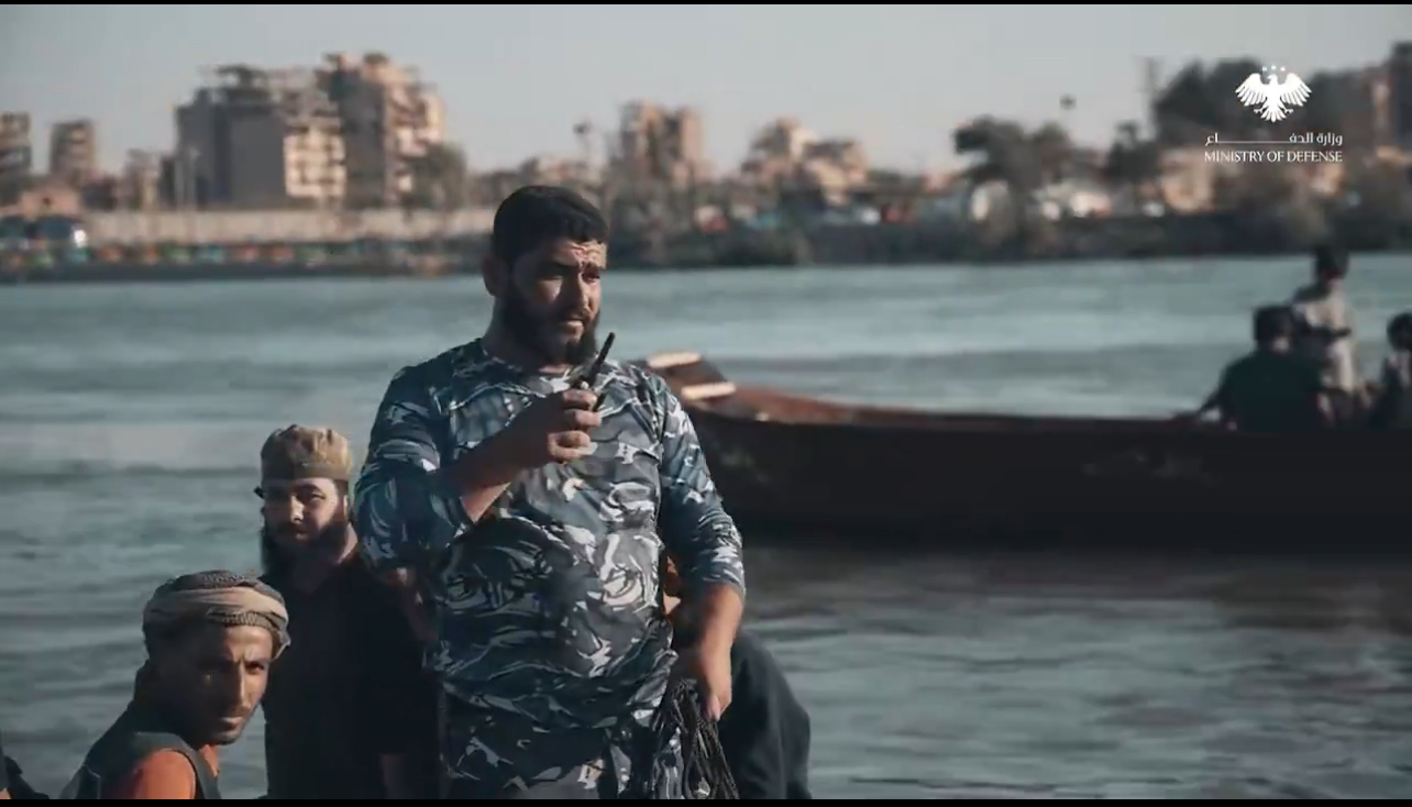 وزير الدفاع: قوات برية وبحرية وجوية تساند أهالي دير الزور في مواجهة ارتفاع منسوب الفرات