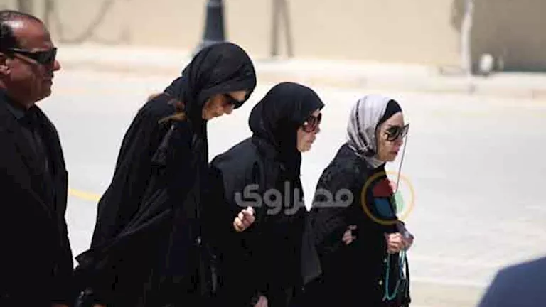 ميرفت أمين بالحجاب في وداع هاني شاكر.. ونجوم الفن يشاركون في الجنازة