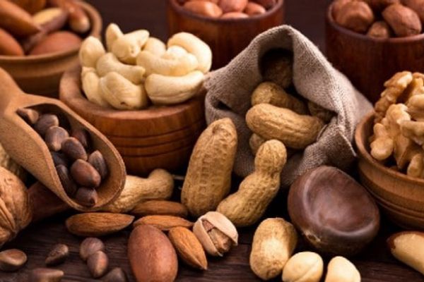 دراسة أمريكية: تناول المكسرات بانتظام يسهم في تحسين جودة النوم