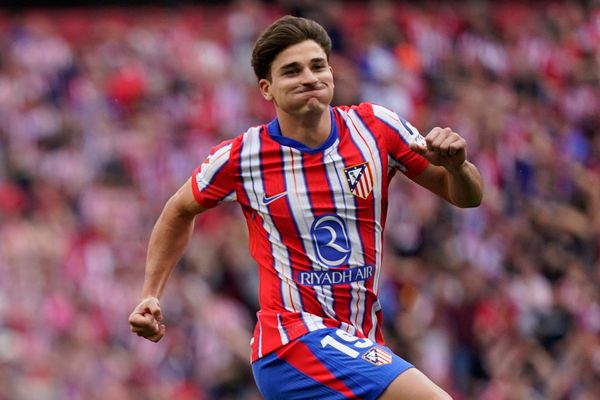 أتلتيكو يرفض عرضا بقيمة 150 مليون يورو من ريال مدريد لضم ألفاريز